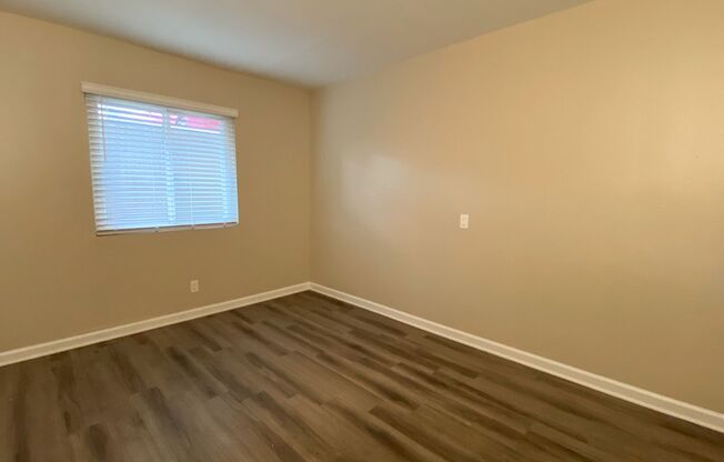 3 beds, 1 bath, $2,699, Unit 4964-07