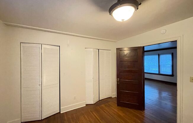 2 beds, 1 bath, $1,299, Unit Upper