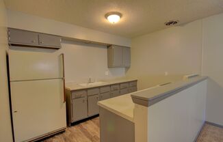 2 beds, 1 bath, 975 sqft, $995, Unit 2440 #1