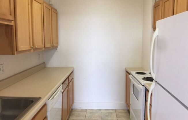 2 beds, 1 bath, 975 sqft, $1,900