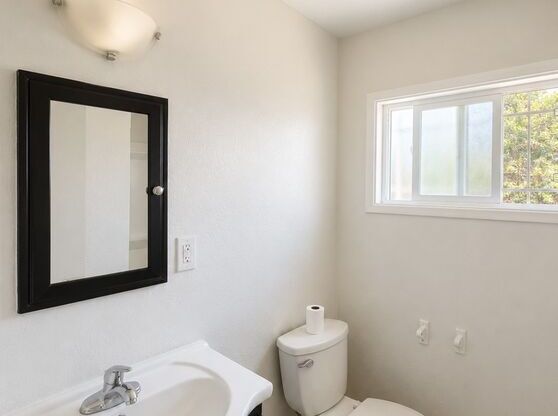 1512 W 103 ST