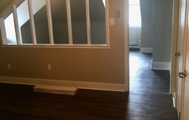 *** Spacious Apartments in Mt. Washington * Pet Friendly * Available Now * Walk to Shops & Gradview Ave * Renovated ***