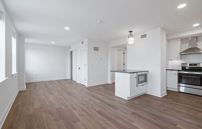 Studio, 1 bath, 576 sqft, $2,295, Unit 1003
