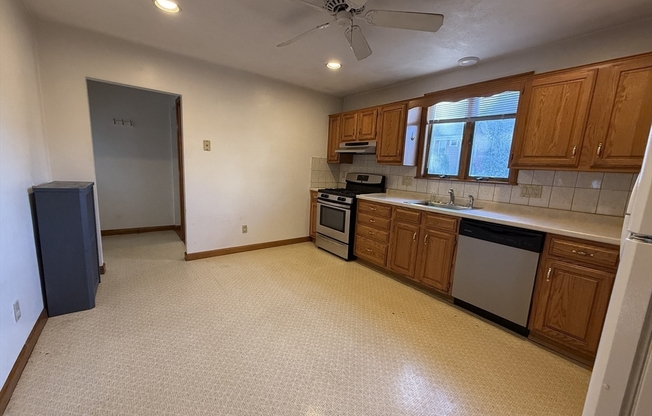 2 beds, 1.5 baths, $2,600, Unit 0