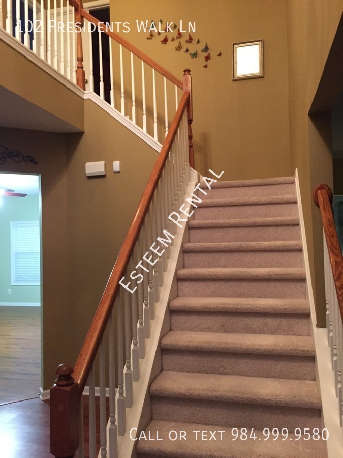 102 PRESIDENTS WALK LN