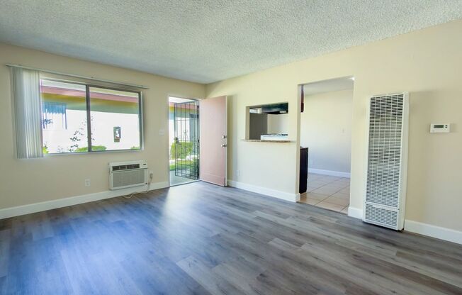 Oaks Ave Apartments (829-831)
