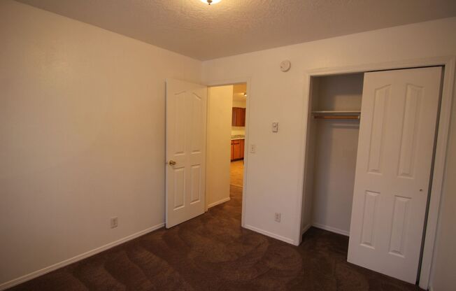 3 beds, 1 bath, 1,049 sqft, $950, Unit 3