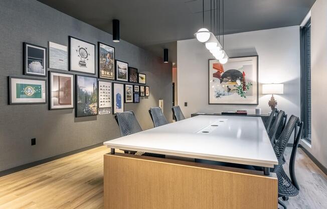 Leasing Lobby Area - Coen & Columbia