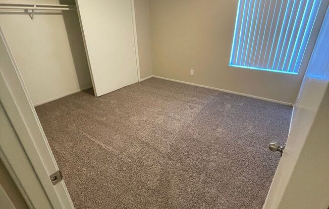 2 beds, 1 bath, 849 sqft, $1,525, Unit 035