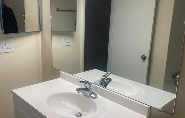 3 beds, 2 baths, 1,300 sqft, $2,200, Unit 3351 #203