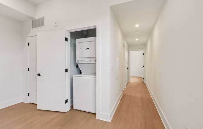 2 beds, 1 bath, 800 sqft, $2,154, Unit 412