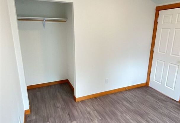 3 beds, 1 bath, $2,475, Unit 1200 #206