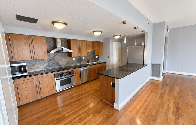 2 beds, 2 baths, $3,395, Unit # 1703