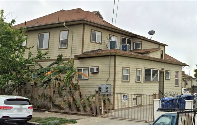 121 BENTON WAY