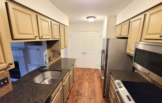 2 Bedroom Condo in Heart of SouthPark!!