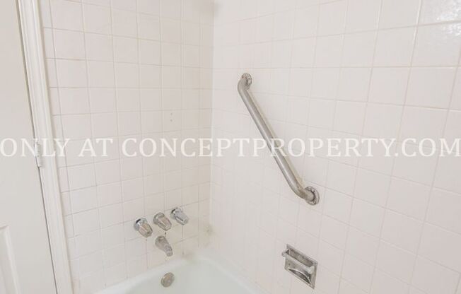 2 beds, 1 bath, 880 sqft, $1,249, Unit 25