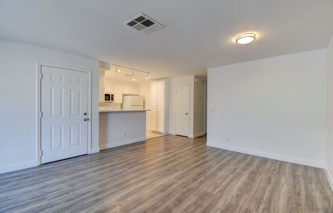 Renovated 2BR/2BA Condo w/ Fireplace, Balcony & In-Unit Laundry — Sunset Bay