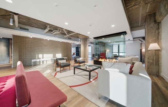 1 bed, 1 bath, 814 sqft, $3,400, Unit 410