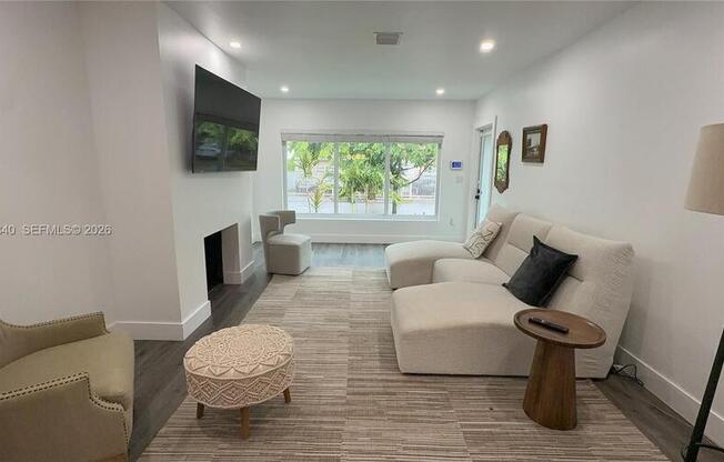 1950 SW 13 ST