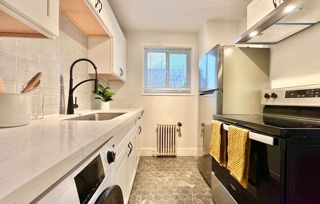 1 bed, 1 bath, 770 sqft, $2,095, Unit Hamrick 106