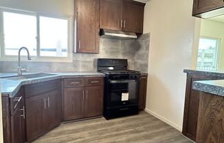 2 beds, 1 bath, 975 sqft, $2,350, Unit 7