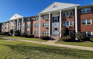 11 OLD COLONY LN