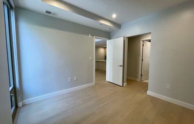 2 beds, 2 baths, 905 sqft, $4,025, Unit 203