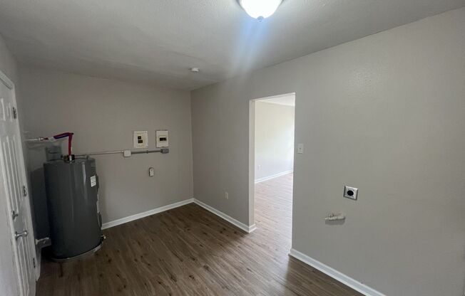 3 beds, 1 bath, $895