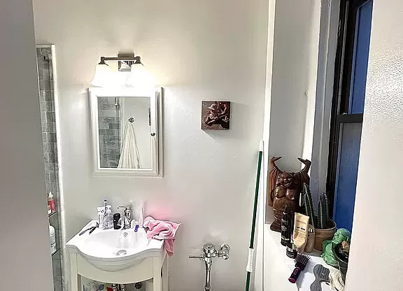 Studio, 1 bath, $2,800, Unit 15