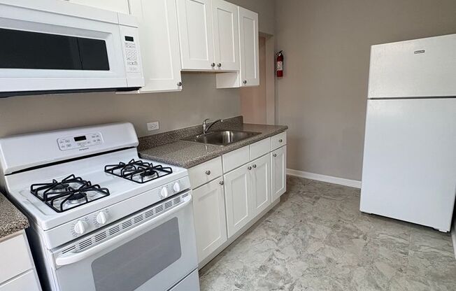 2 beds, 1 bath, 670 sqft, $1,200, Unit CA 133.5-3W