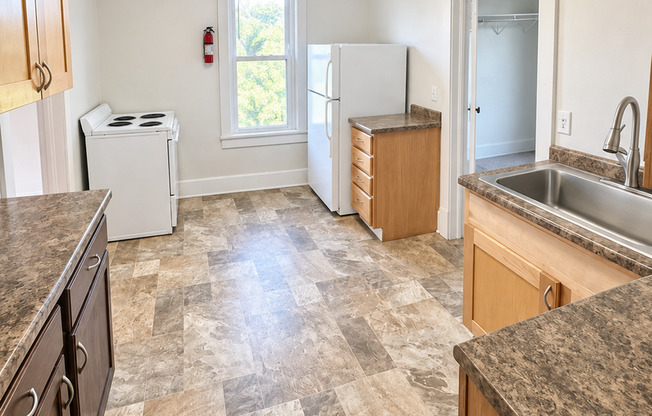 611 - 611 1/2 Bergen Ave