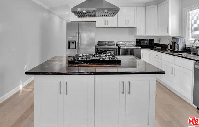 1946 W 39 ST