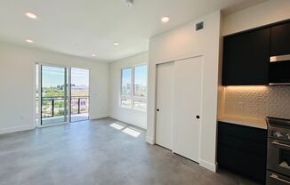 Studio, 1 bath, 400 sqft, $2,045, Unit Studio