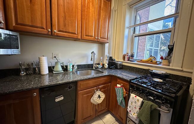 2 beds, 1 bath, 750 sqft, $2,950, Unit 6