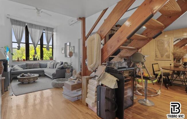 395 SMITH ST