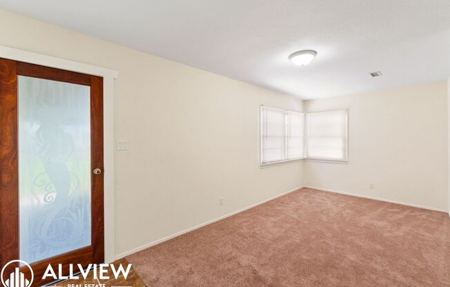 3 beds, 1 bath, $4,300