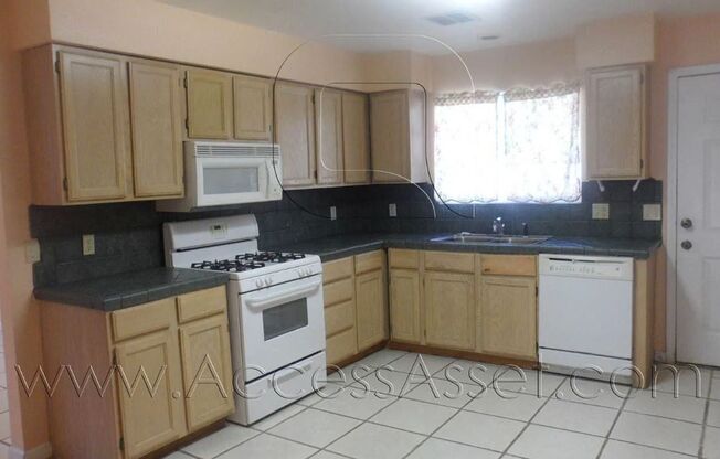 3 beds, 2 baths, $2,800