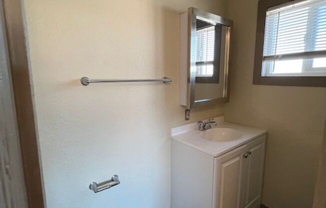 2 br/ 2 bath home for rent