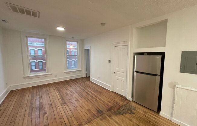 1450 W 18th St