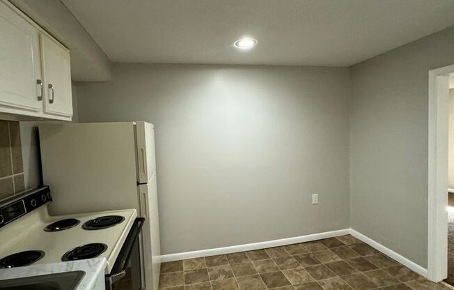 2 beds, 1 bath, $995