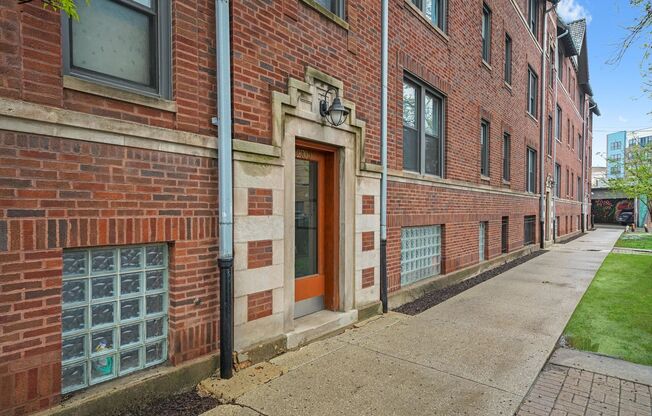 1 bed, 1 bath, 559 sqft, $1,850, Unit 2700-1EE