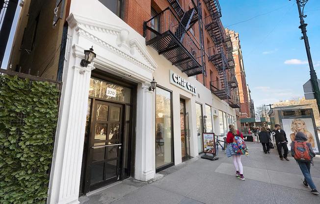 370 COLUMBUS AVE