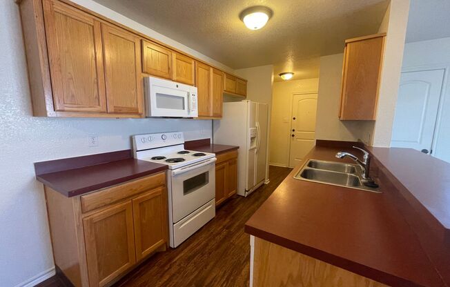 3 beds, 2 baths, 1,100 sqft, $1,495, Unit 8109