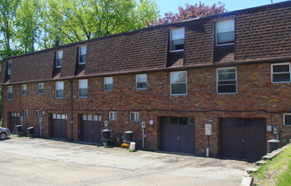 2 beds, 1 bath, $1,150, Unit 4