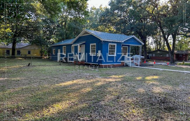 4 Bedroom/2 Bathroom Home in Mobile!