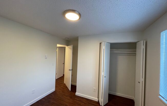 2 beds, 1 bath, 780 sqft, $1,155, Unit 21
