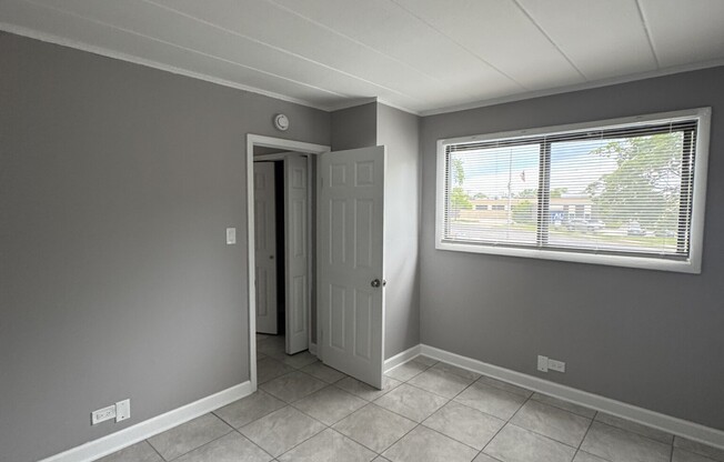 3810 25 AVE