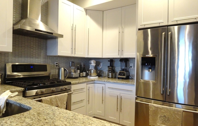 380 W Broadway # 4001