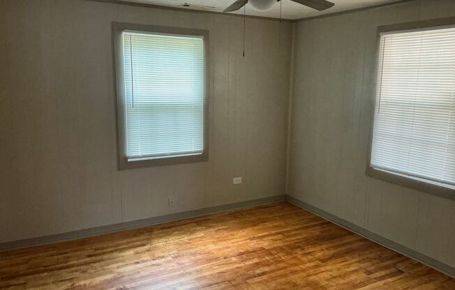 2 beds, 1 bath, $1,050