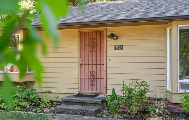 Charming, retro 2-bdrm/2-bath ranch w/ large family room in tranquil setting